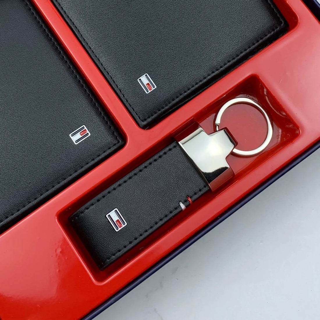 طقم مكون من محفظه وكراته وماداليه تومي هيلفيغر للرجال