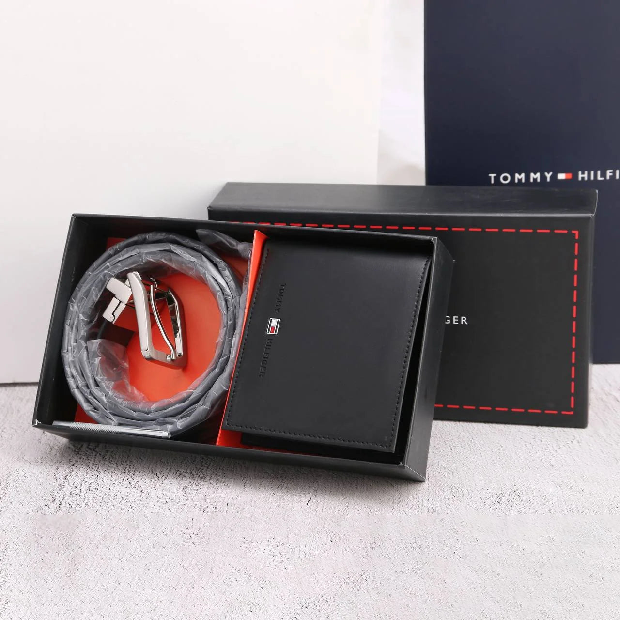 محفظه وحزام تومي هيلفيغر للرجال